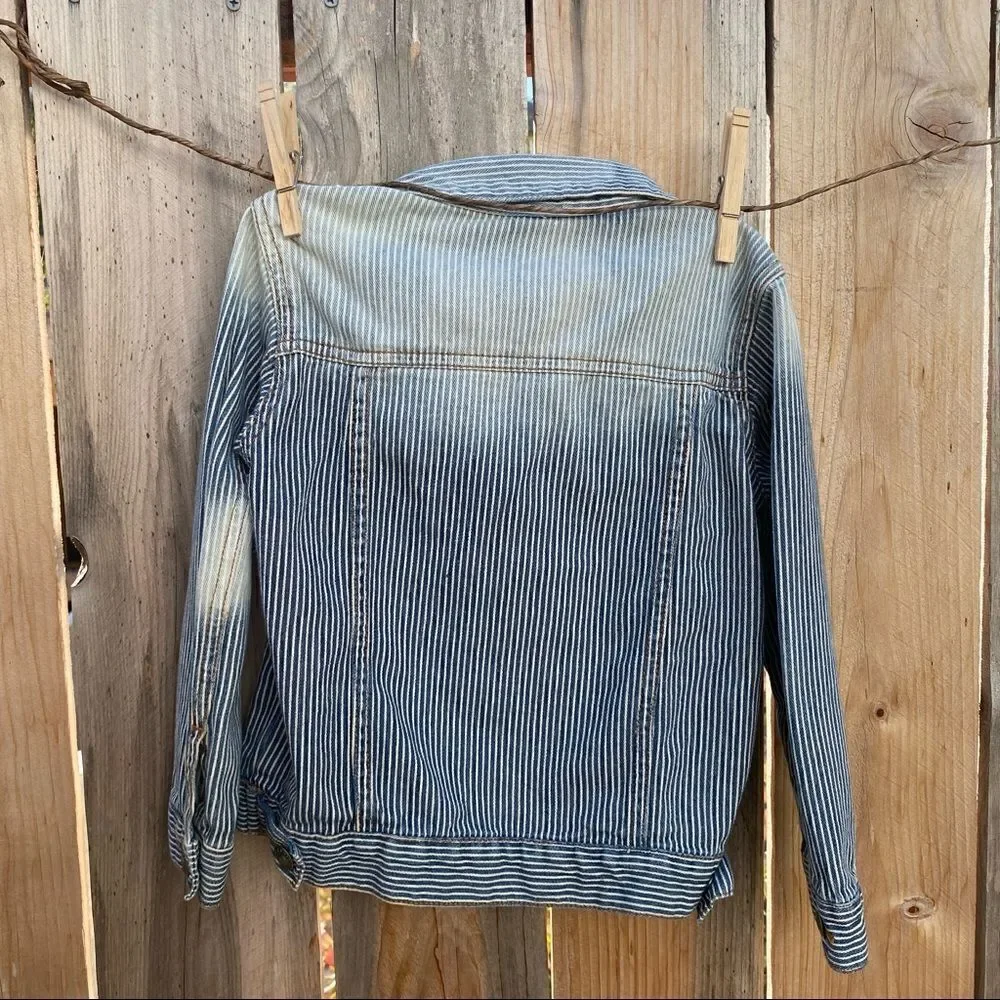 Frankie & Ava Striped Trucker Jacket Sz 5 Collared Long Sleeve Snap Button Down